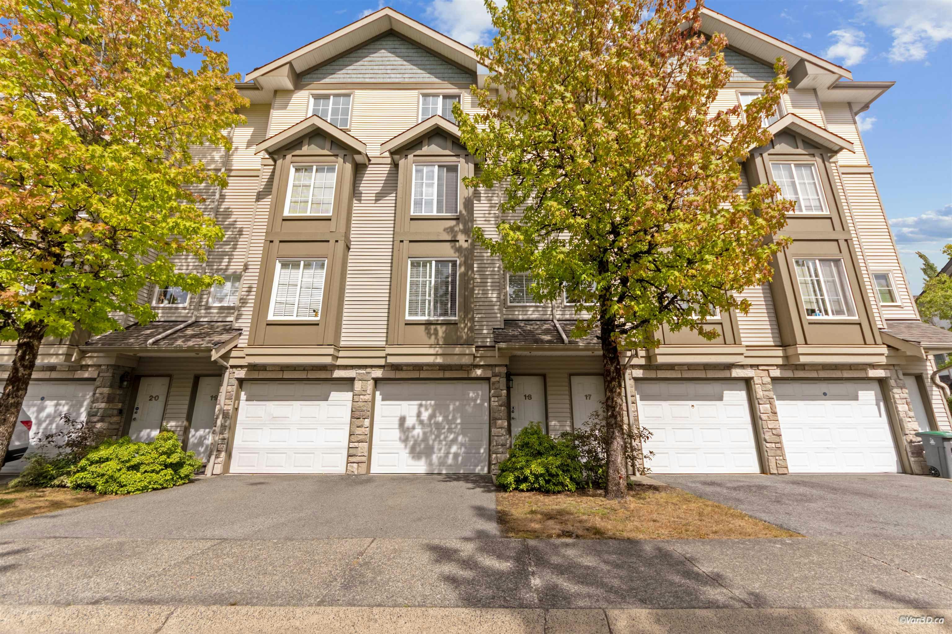 18-14855 100 Avenue, Surrey, BC, V3R 2W1