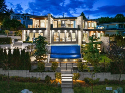 815 King Georges Way - 3