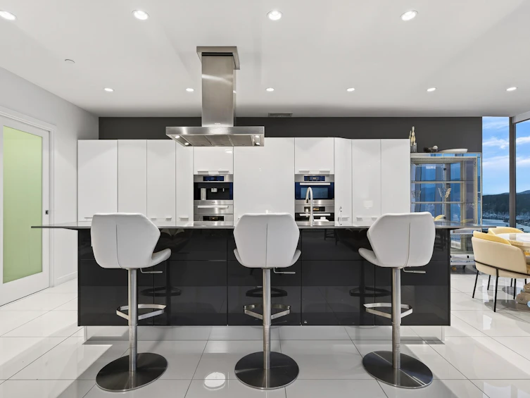 1102-277 Thurlow Street, Vancouver, BC, V6C 0C1 - 2