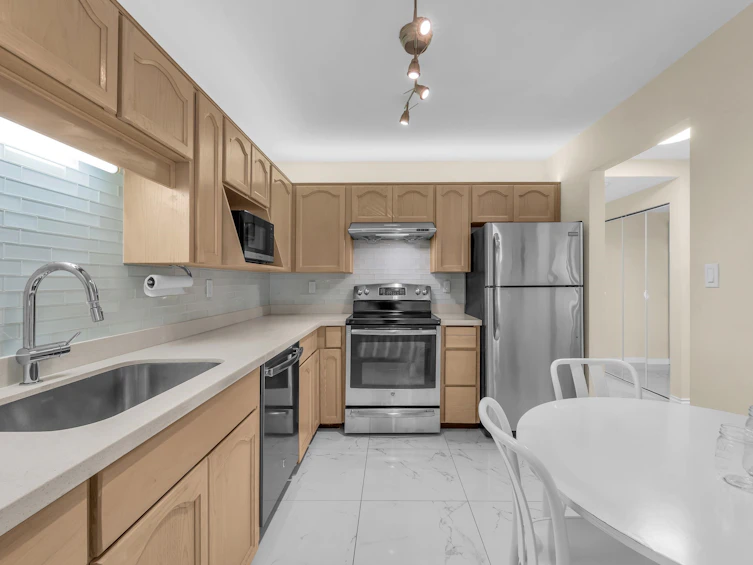 151-8600 Lansdowne Road, Richmond, BC, V6X 3L6 - 7