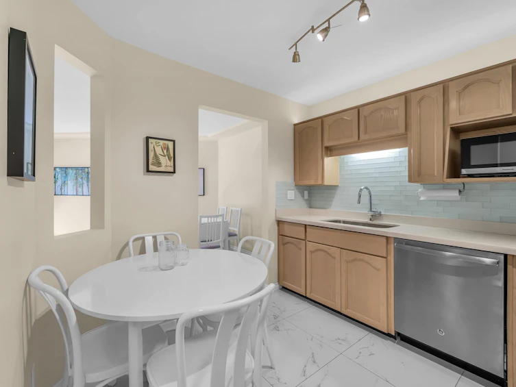 151-8600 Lansdowne Road, Richmond, BC, V6X 3L6 - 6