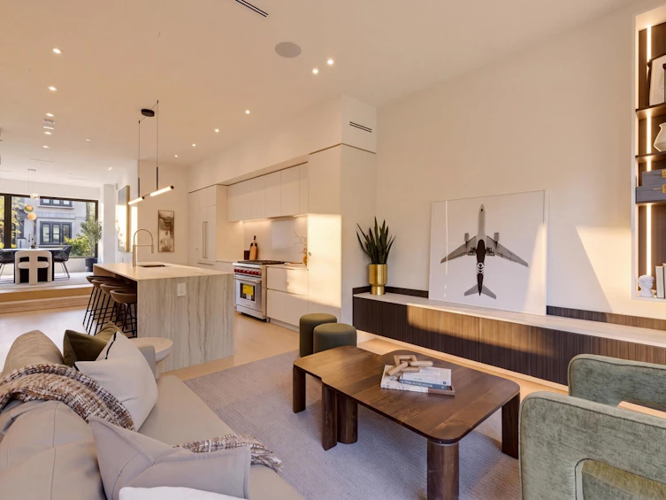 1-75 E 23rd Avenue, Vancouver, BC, V5V 1W8 - 2