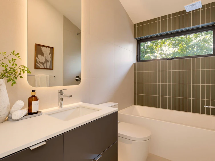 1-75 E 23rd Avenue, Vancouver, BC, V5V 1W8 - 24