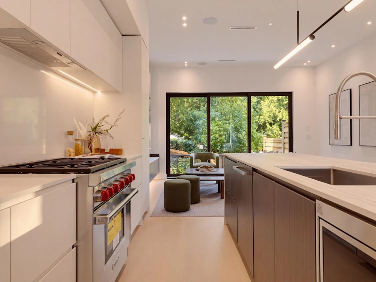 1-75 E 23rd Avenue, Vancouver, BC, V5V 1W8 - 10