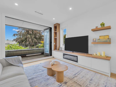 1-3436 Triumph Street - 4