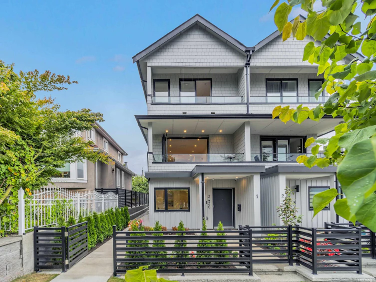 1-3436 Triumph Street, Vancouver, BC, V5K 1T8