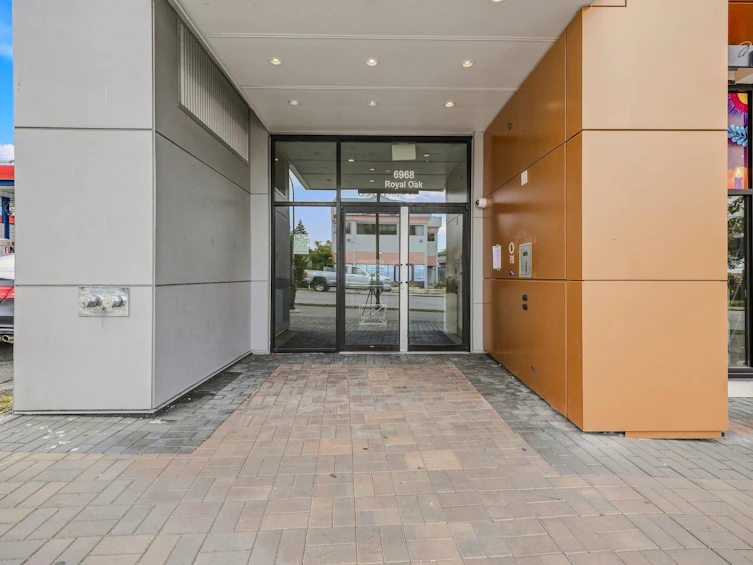 211-6968 Royal Oak Avenue, Burnaby, BC, V5J 4J3