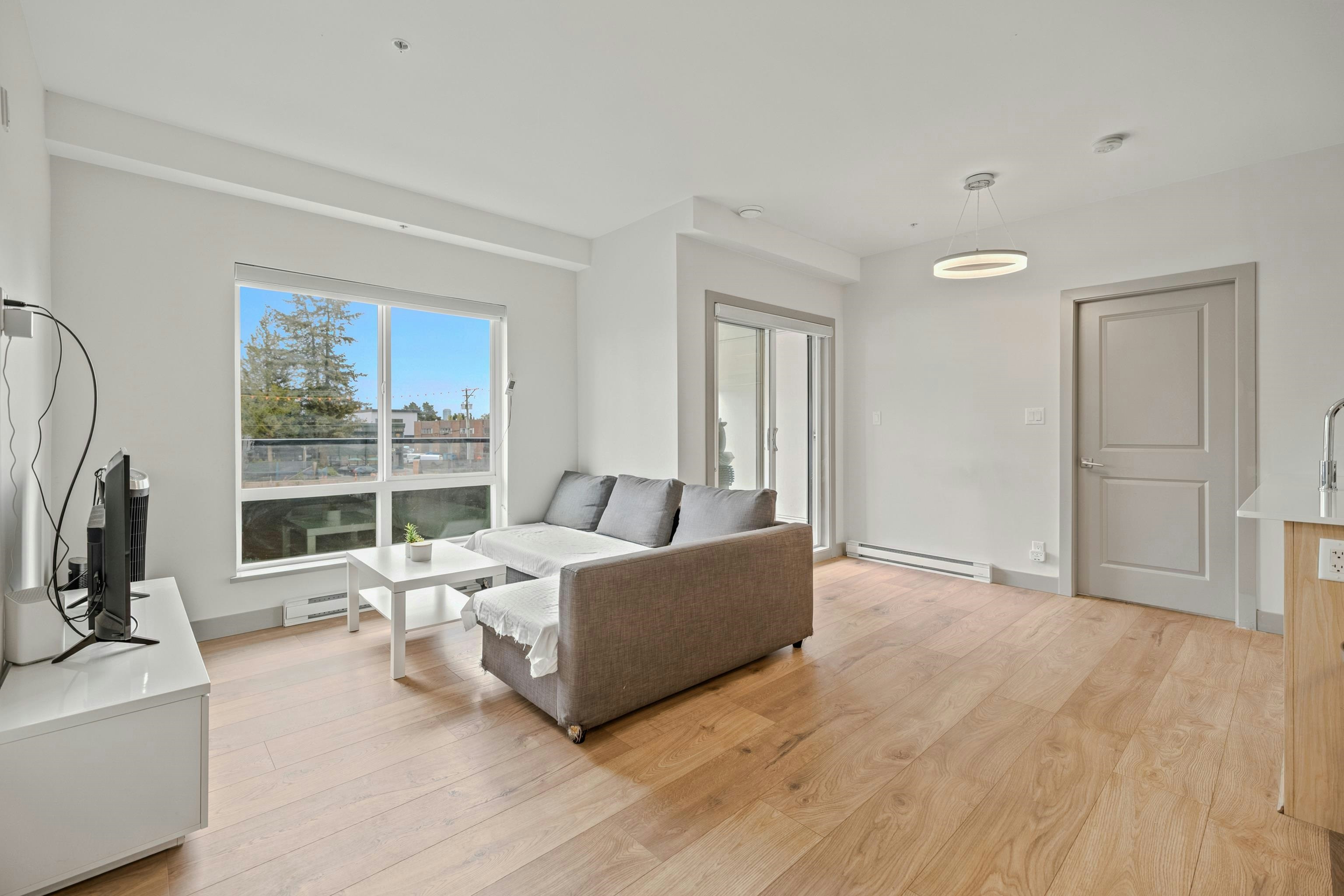 211-6968 Royal Oak Avenue - 4