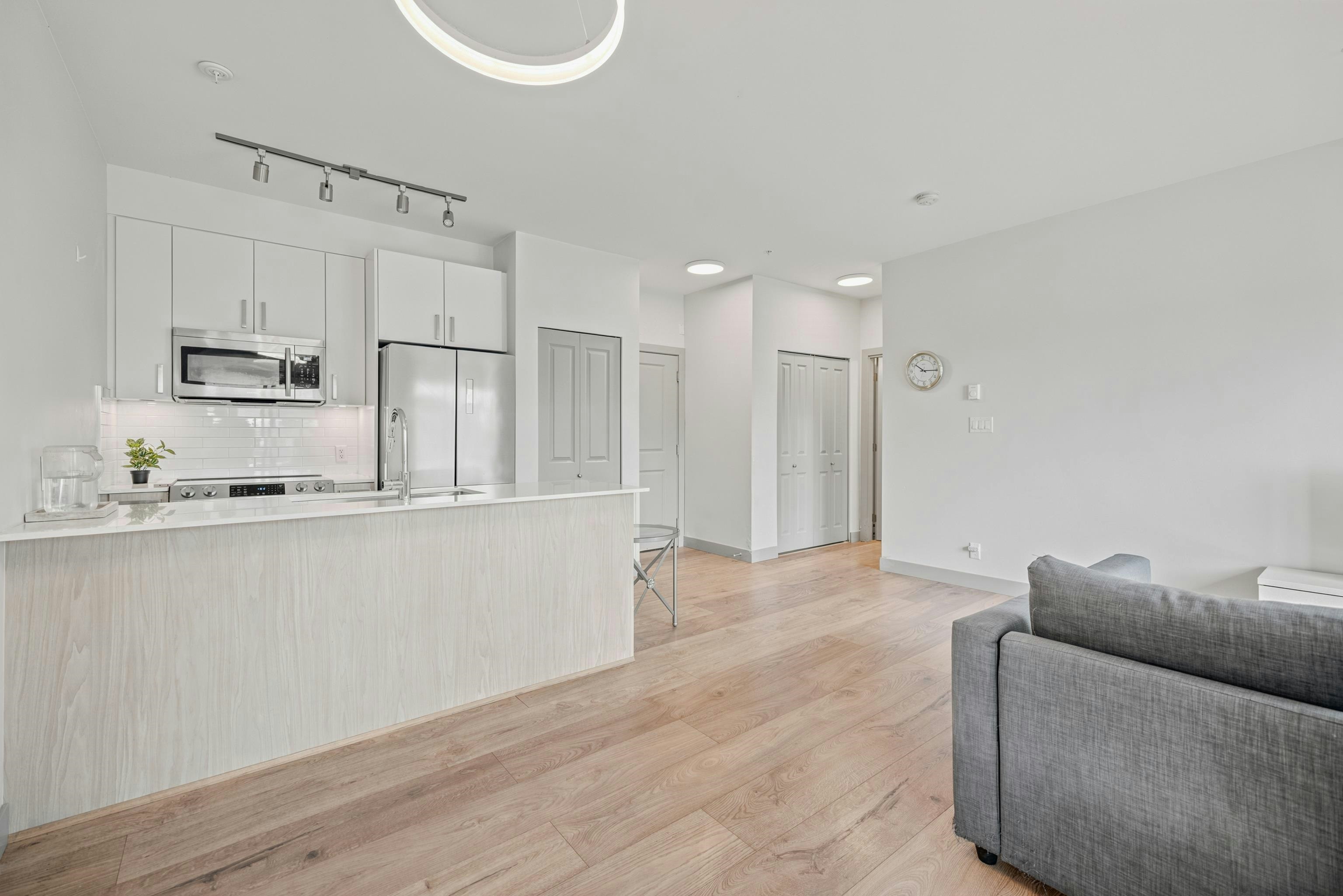 211-6968 Royal Oak Avenue, Burnaby, BC, V5J 4J3 - 6