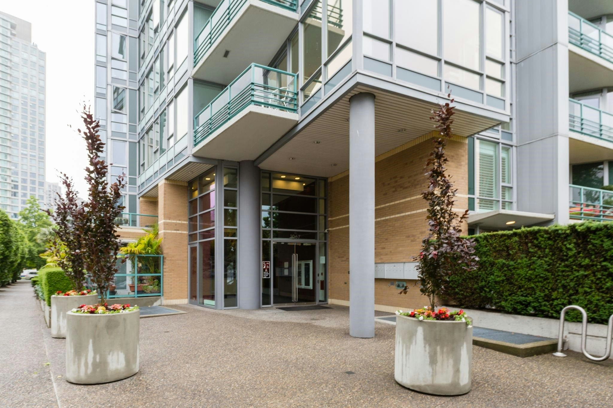 505-1067 Marinaside Crescent - 2