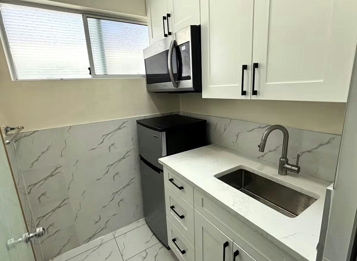 326 W 48th Avenue, Vancouver, BC, V5Y 2Z1 - 3