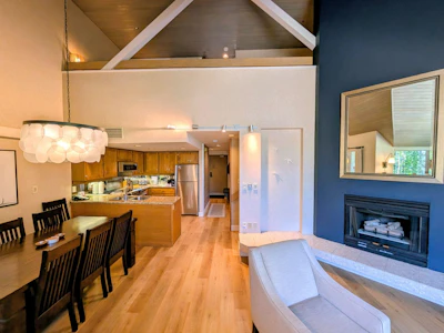 903(51)-4293 Mountain Square - 3