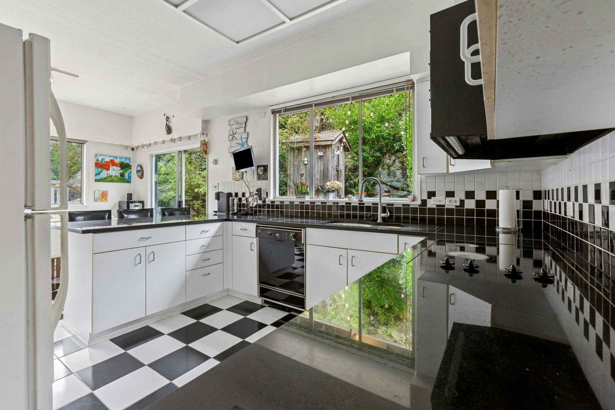 5607 Eagle Harbour Road, West Vancouver, BC, V7W 1P4 - 16
