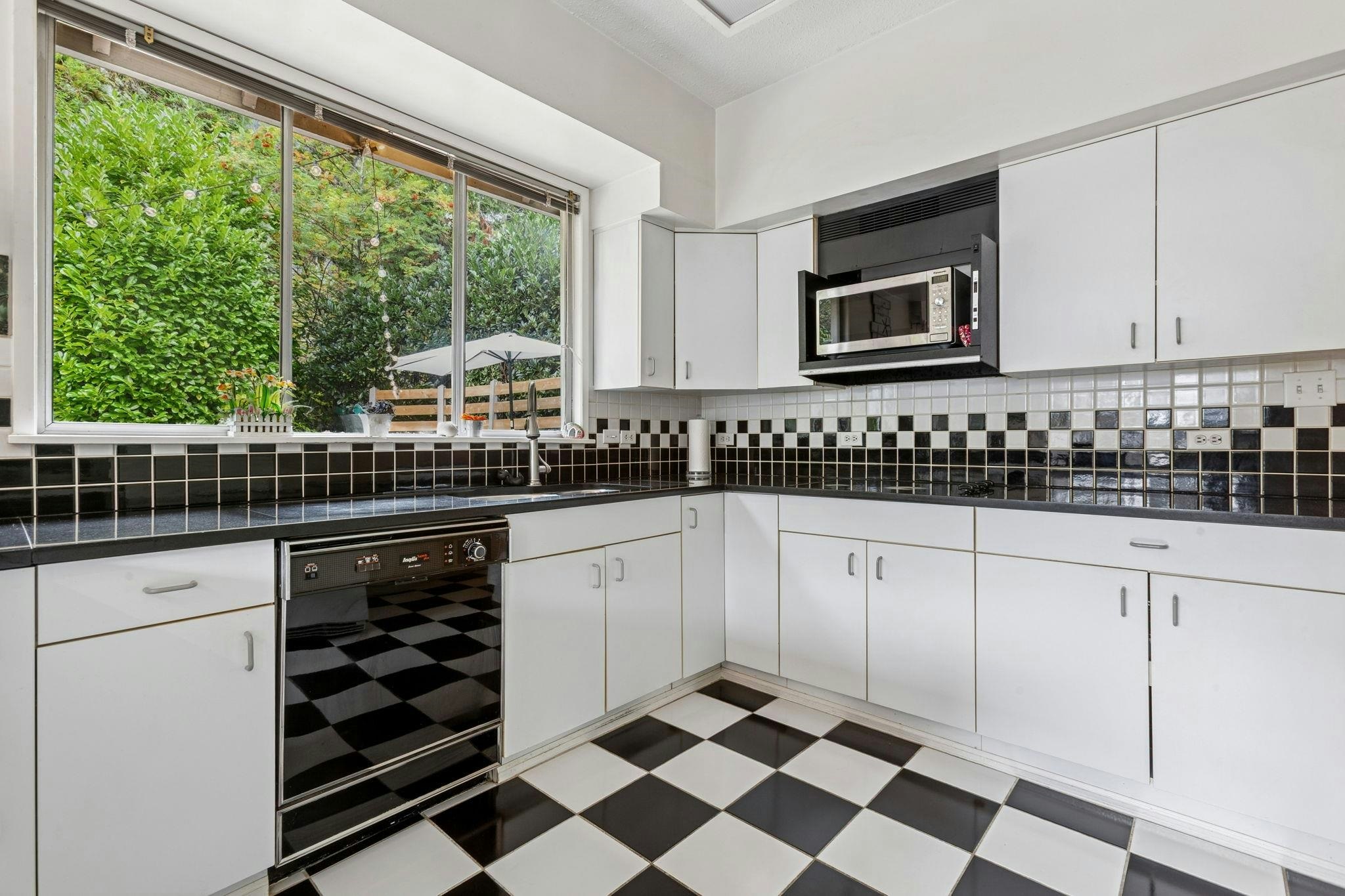 5607 Eagle Harbour Road, West Vancouver, BC, V7W 1P4 - 14