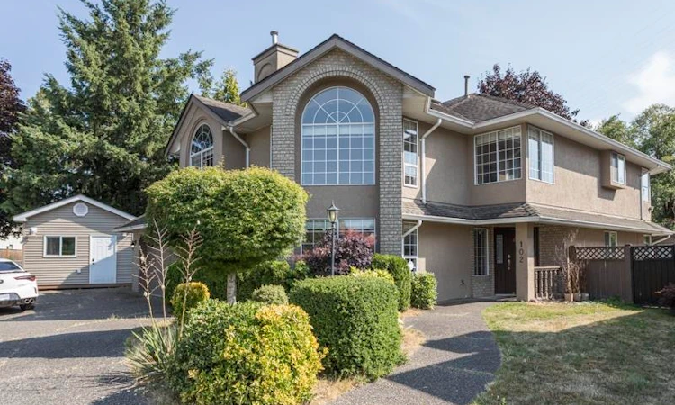 102 Viscount Place