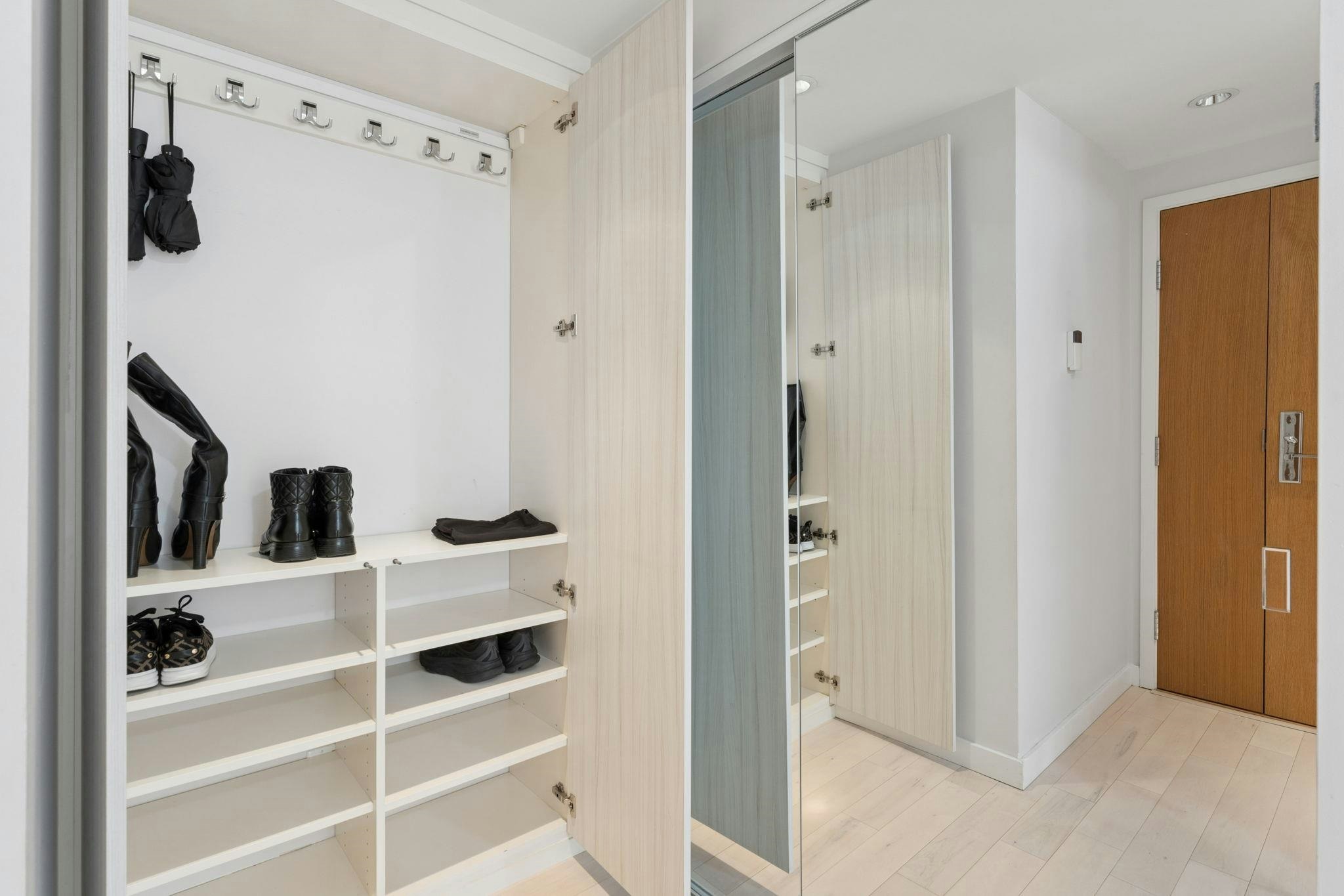 305-8 Smithe Mews, Vancouver, BC, V6B 0A5 - 17