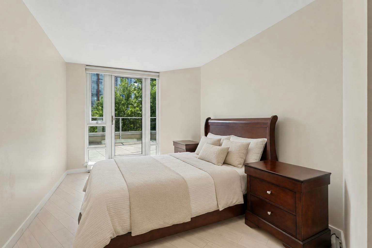 305-8 Smithe Mews, Vancouver, BC, V6B 0A5 - 9