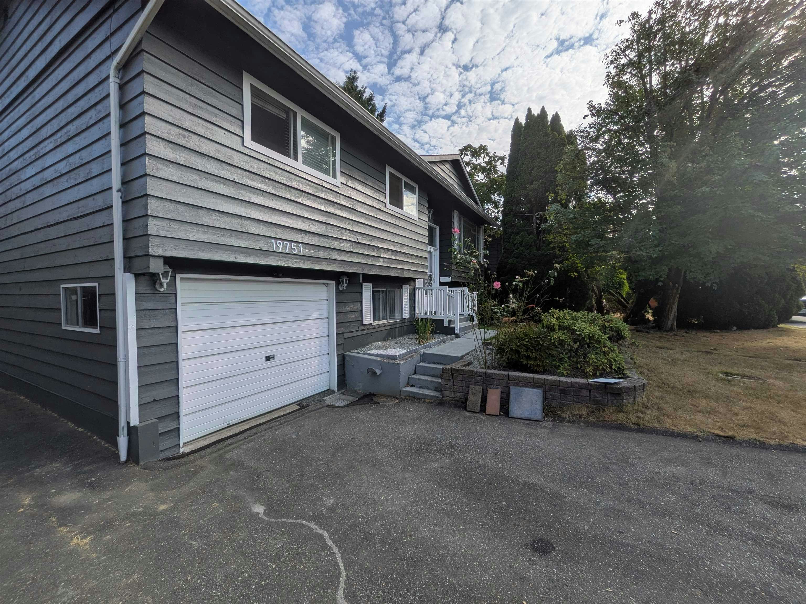 19751 54a Avenue - 2