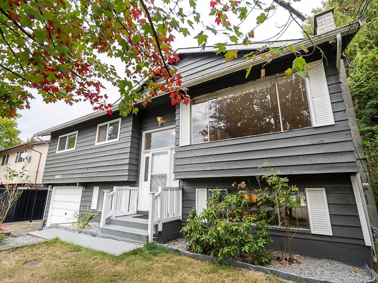 19751 54a Avenue, Langley, BC, V3A 3W4