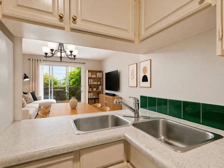 101-2240 Wall Street, Vancouver, BC, V5L 1B6 - 5