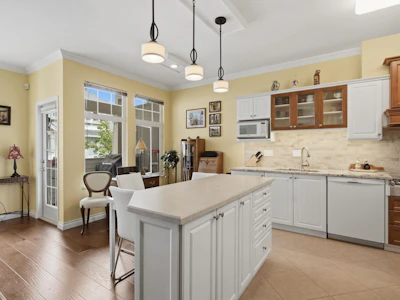 24-15037 58 Avenue - 4