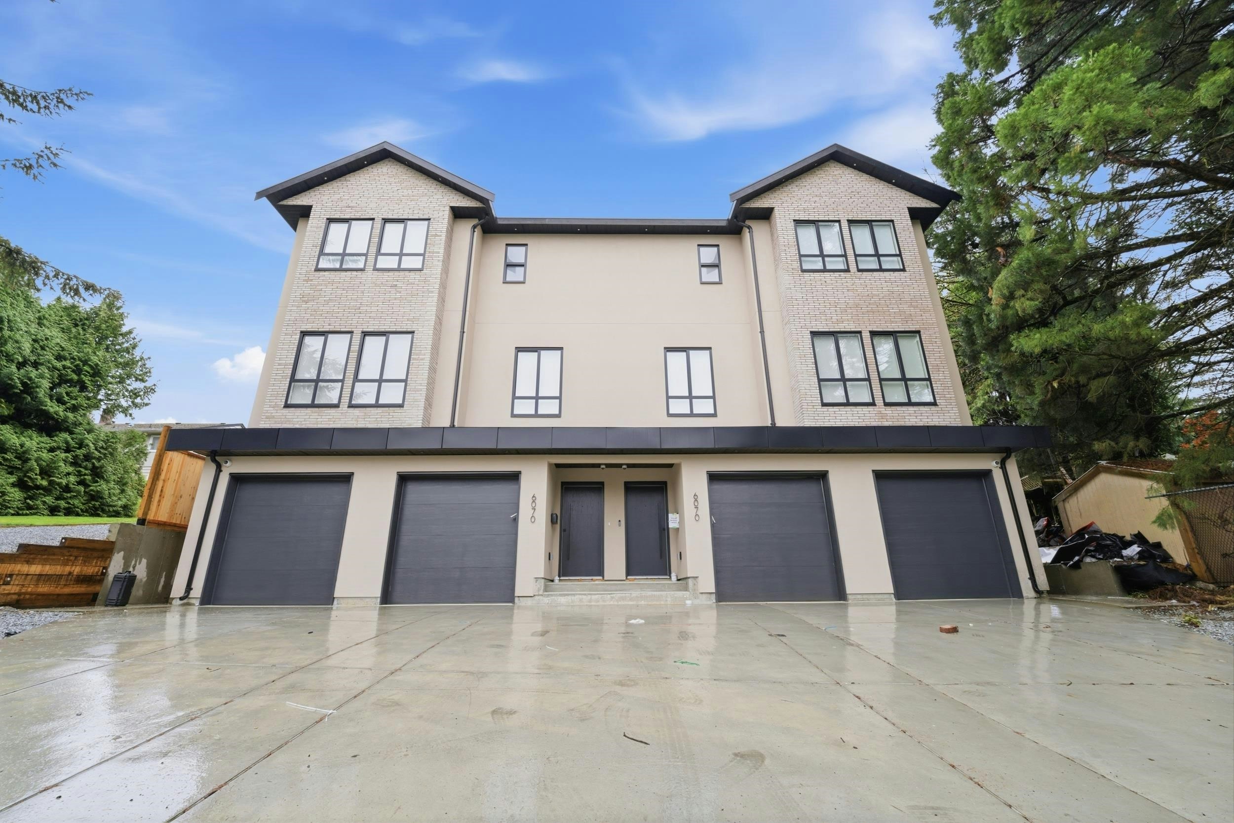 4-6070 Elgin Avenue, Burnaby, BC, V5H 3S4
