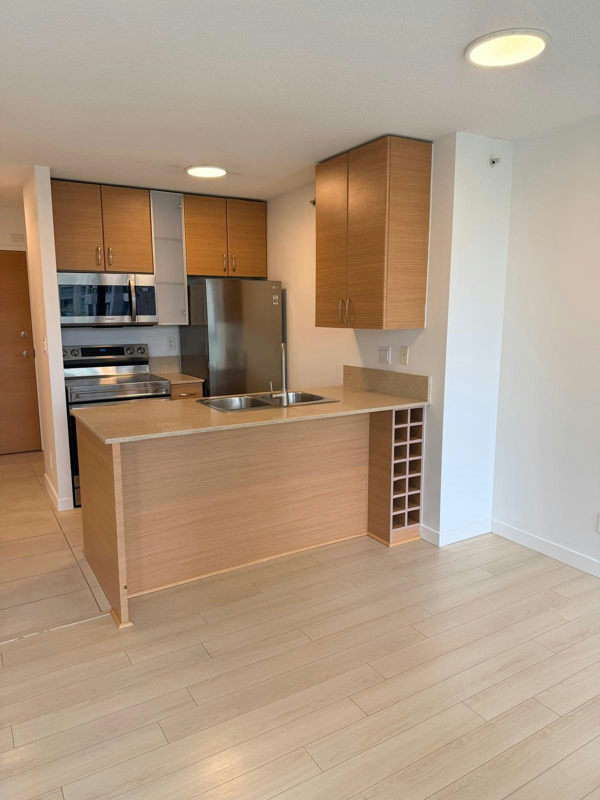 908-909 Mainland Street, Vancouver, BC, V6B 1S3