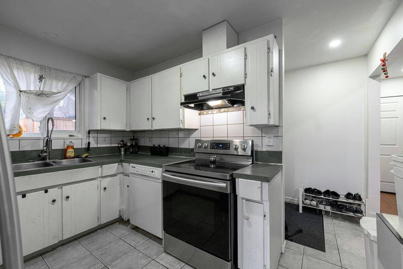 7366 128a Street, Surrey, BC, V3W 7G9 - 9