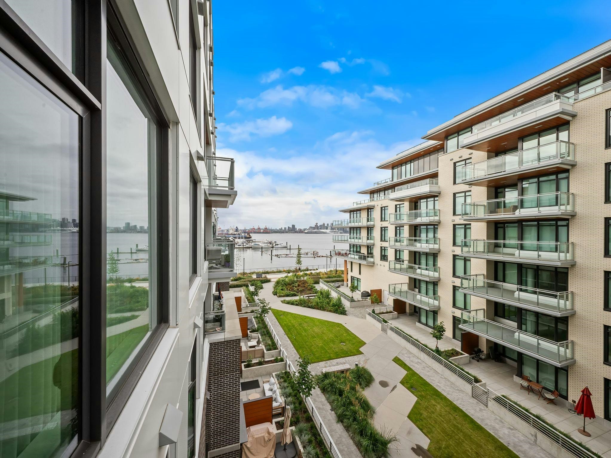 425-755 Harbourside Drive, North Vancouver, BC, V7P 0G1