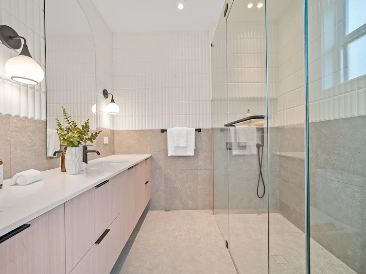 2-6070 Elgin Avenue, Burnaby, BC, V5H 3S4 - 6