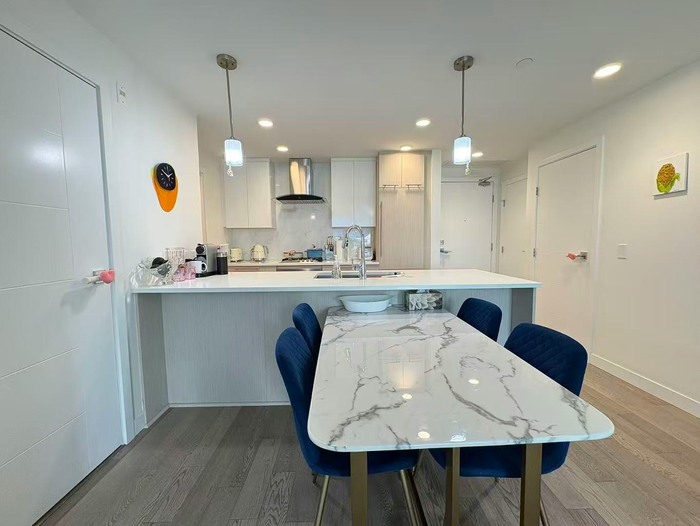 4963 Cambie St, Vancouver, BC, V5Z 0H5 - 2