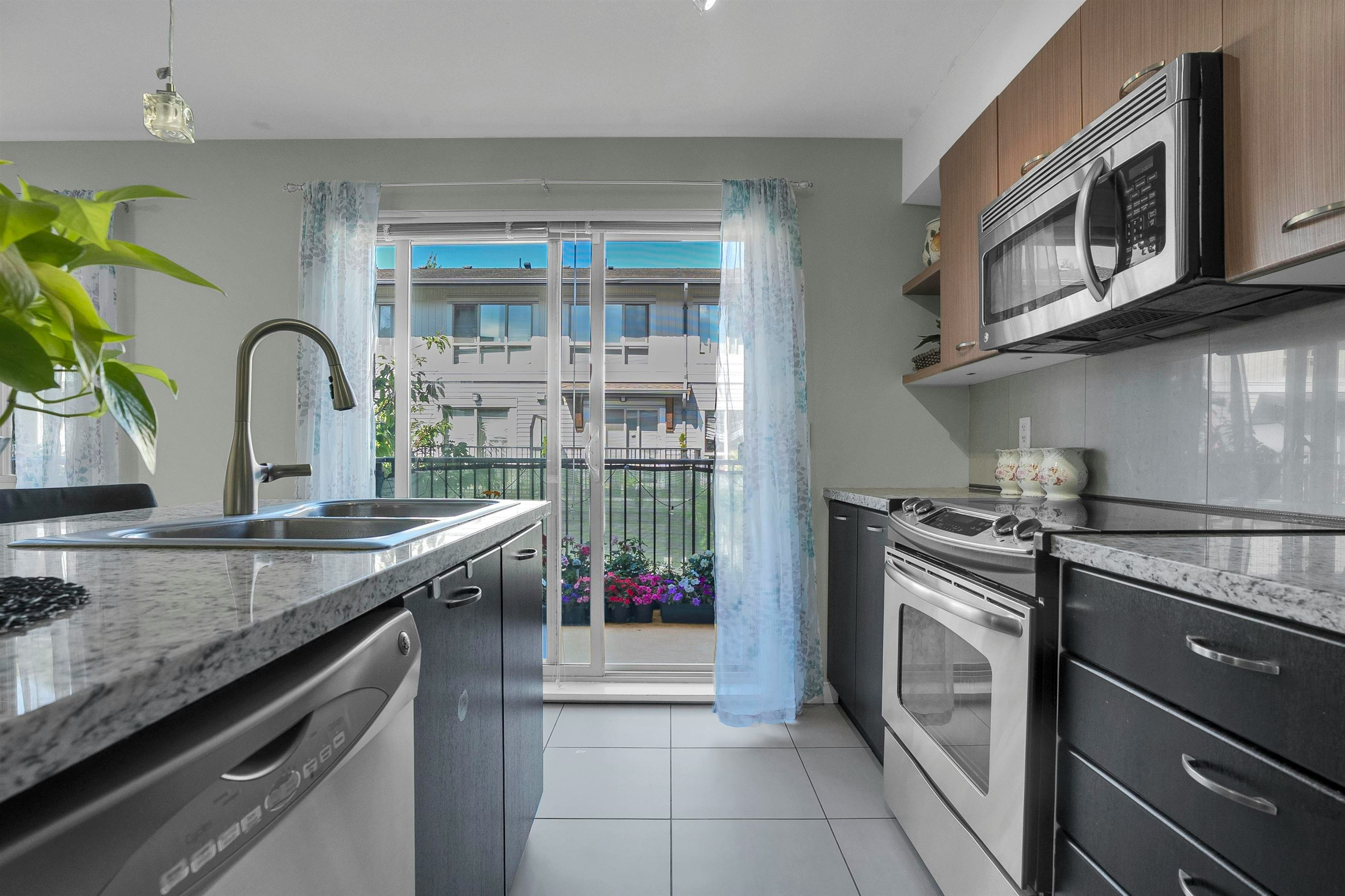 101-6671 121 Street, Surrey, BC, V3W 1T9 - 7