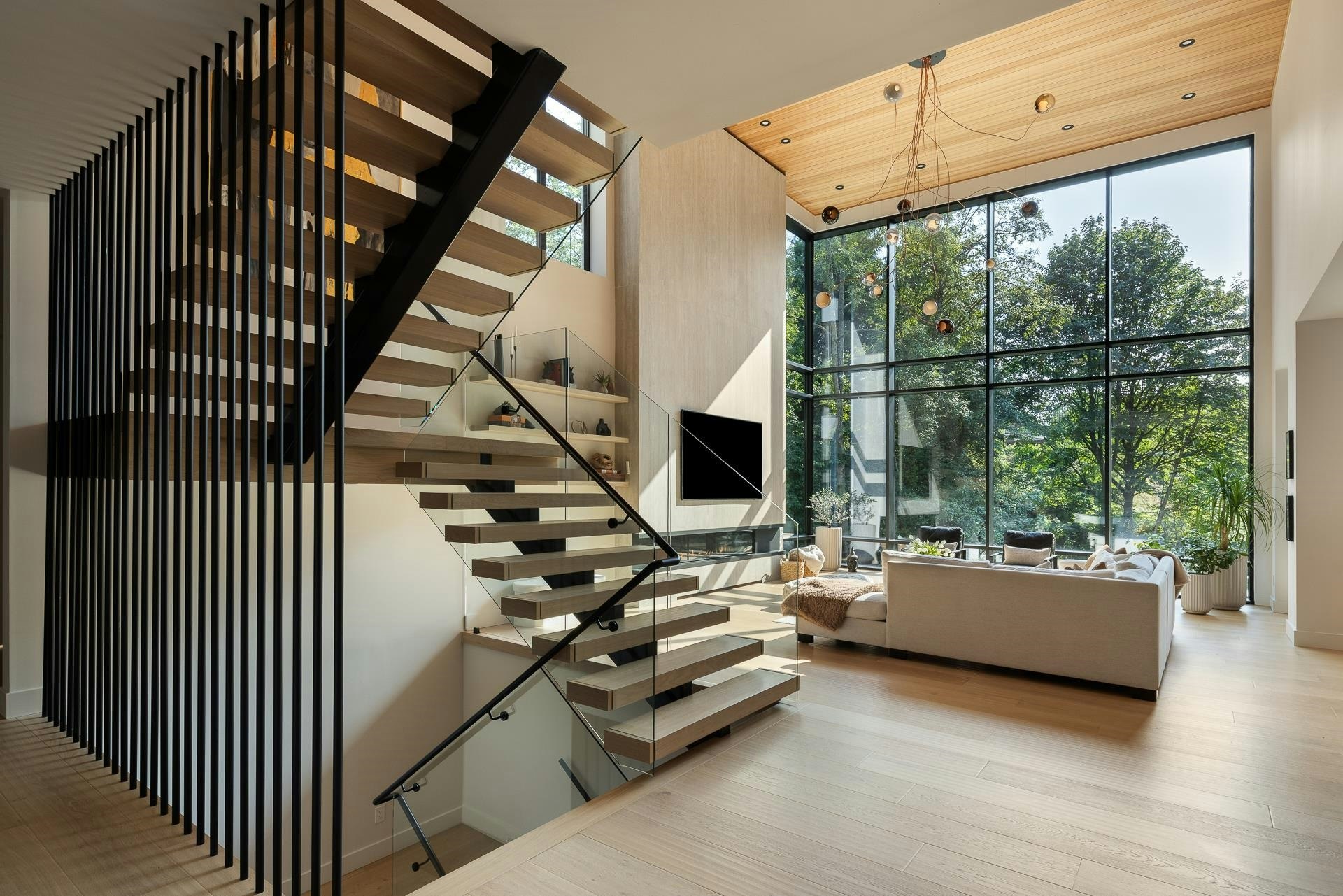 450 Macbeth Crescent - 3