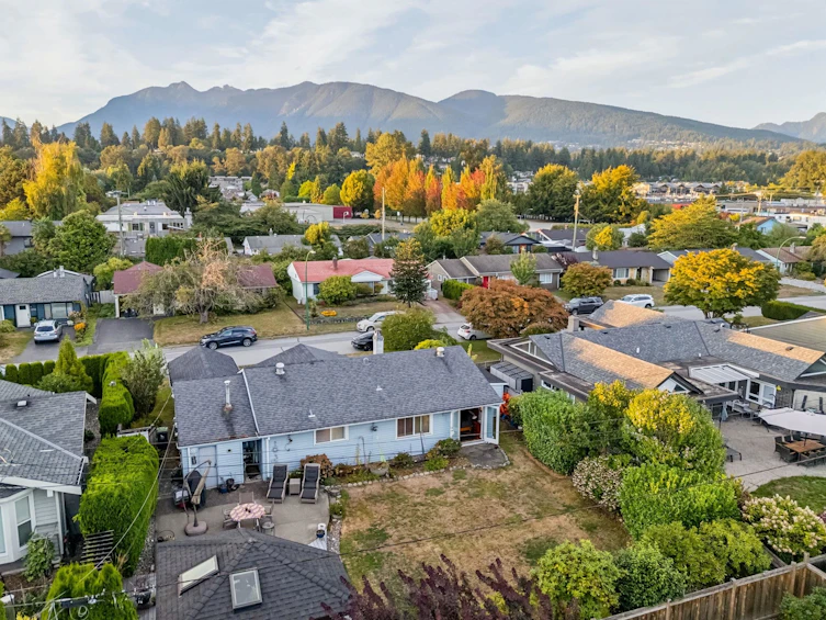 1283 Pinewood Crescent, North Vancouver, BC, V7P 1G1 - 32