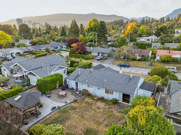 1283 Pinewood Crescent, North Vancouver, BC, V7P 1G1 - 33