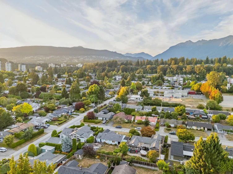 1283 Pinewood Crescent, North Vancouver, BC, V7P 1G1 - 34