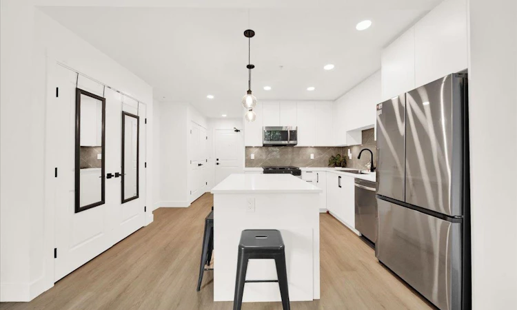 309-3528 146a Street