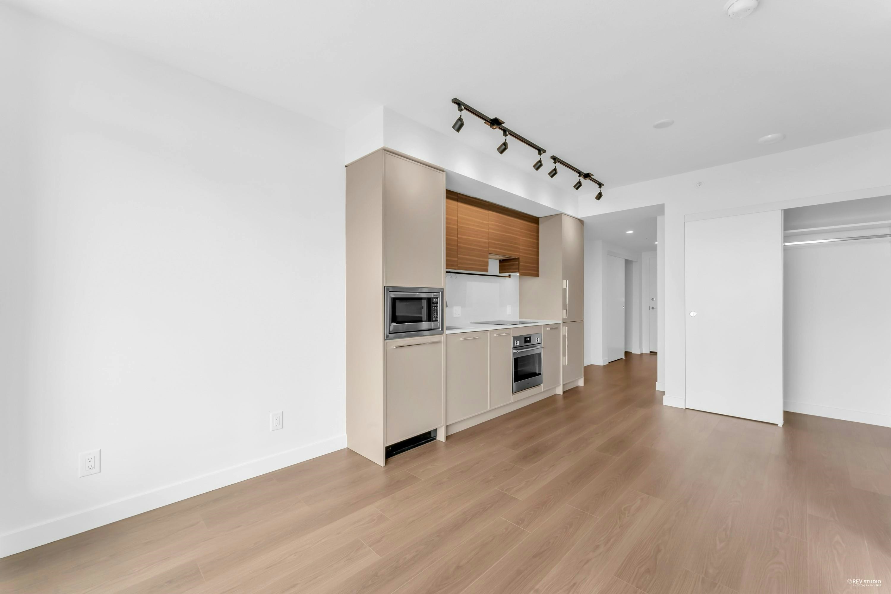 2801-13745 George Junction, Surrey, BC, V3T 0V8 - 6