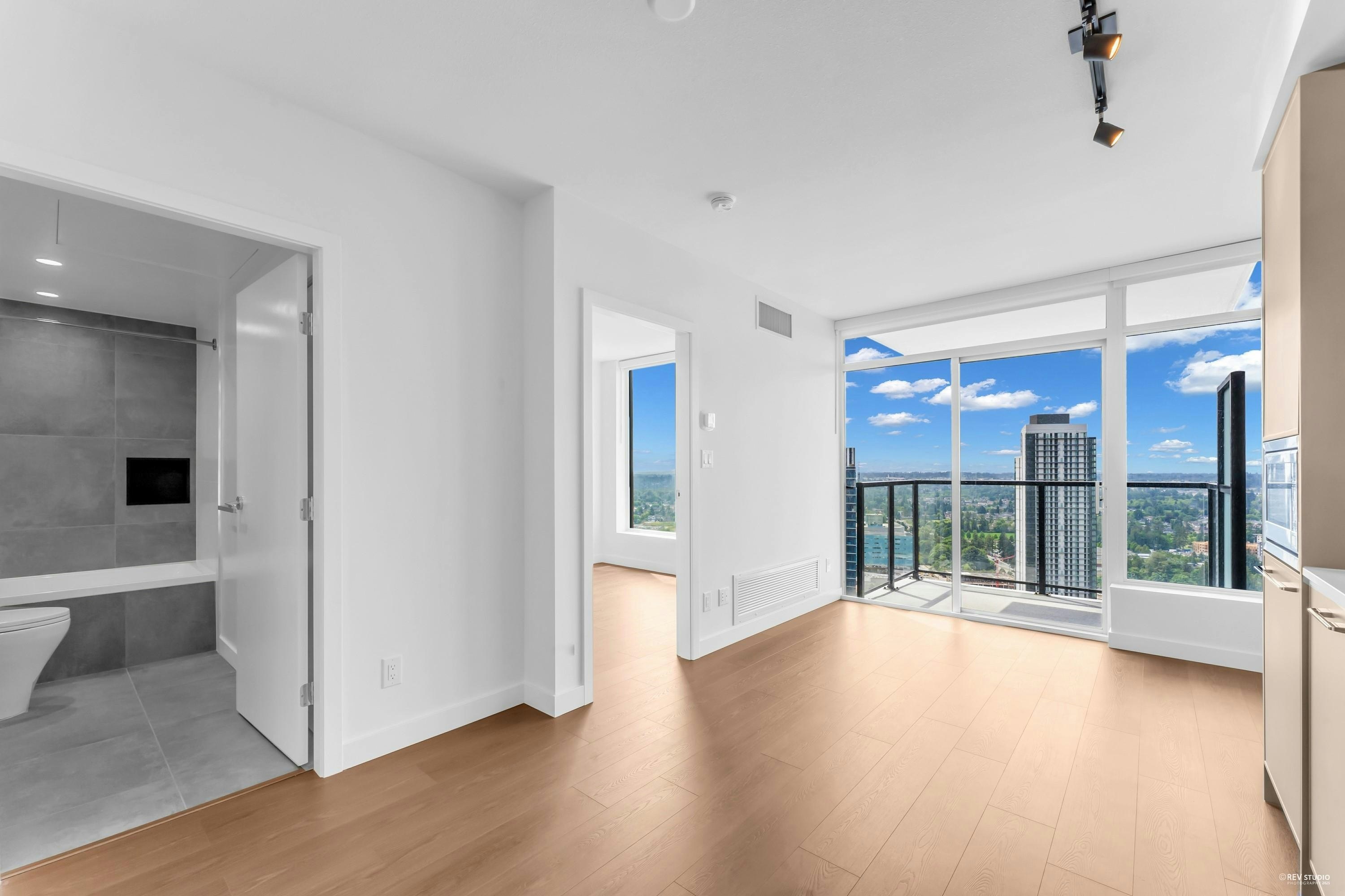 2801-13745 George Junction, Surrey, BC, V3T 0V8 - 9