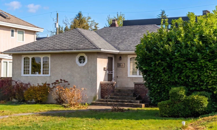 568 W King Edward Avenue