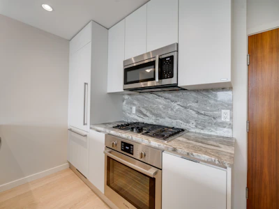 704-2565 Maple Street - 5