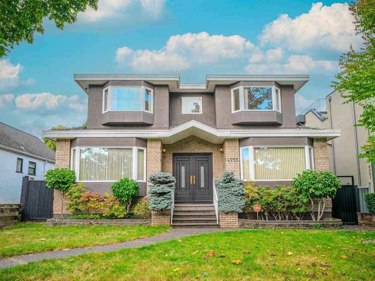 4255 W 15th Avenue, Vancouver, BC, V6R 3A7