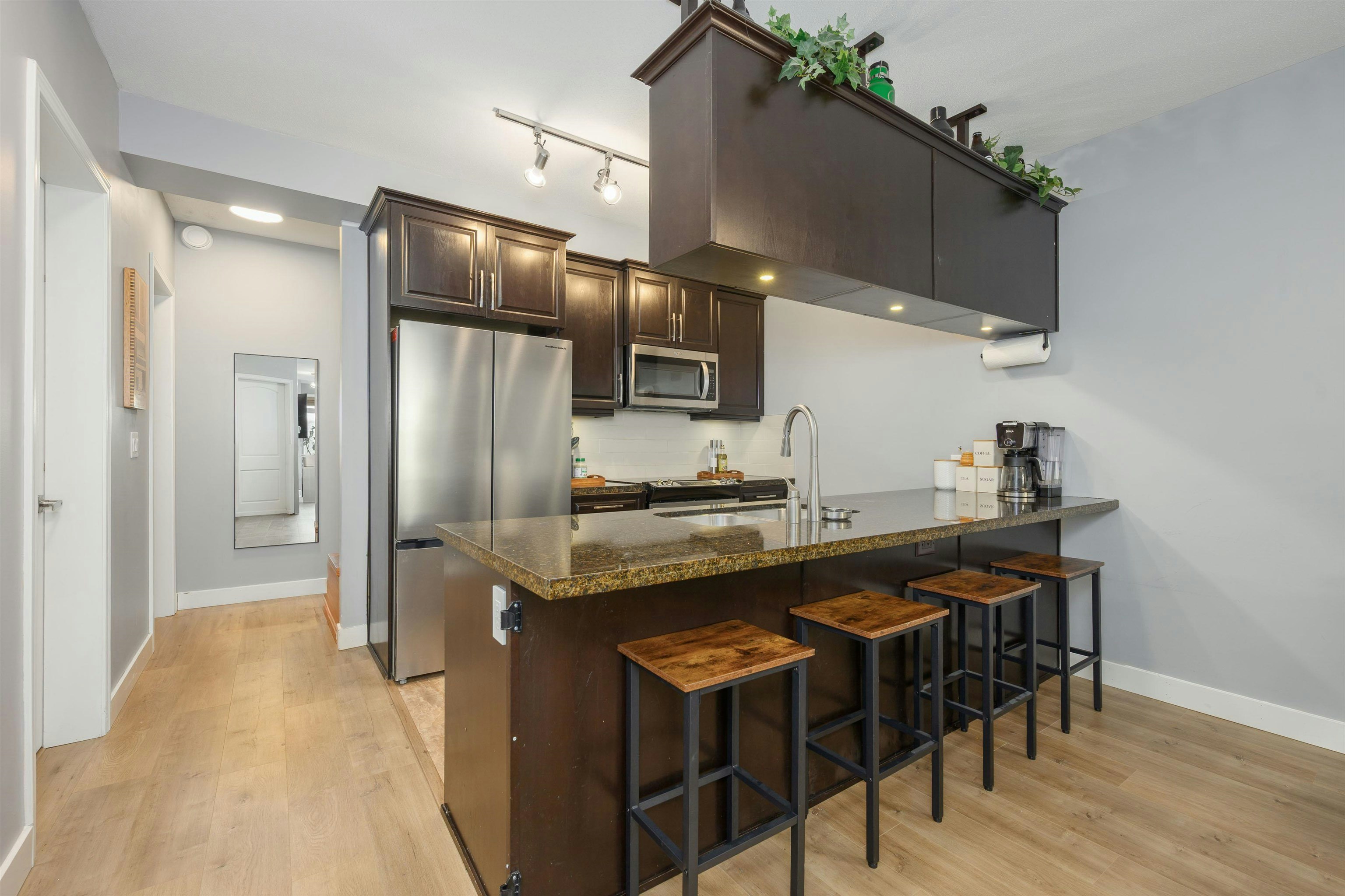 115-11887 Burnett Street - 5