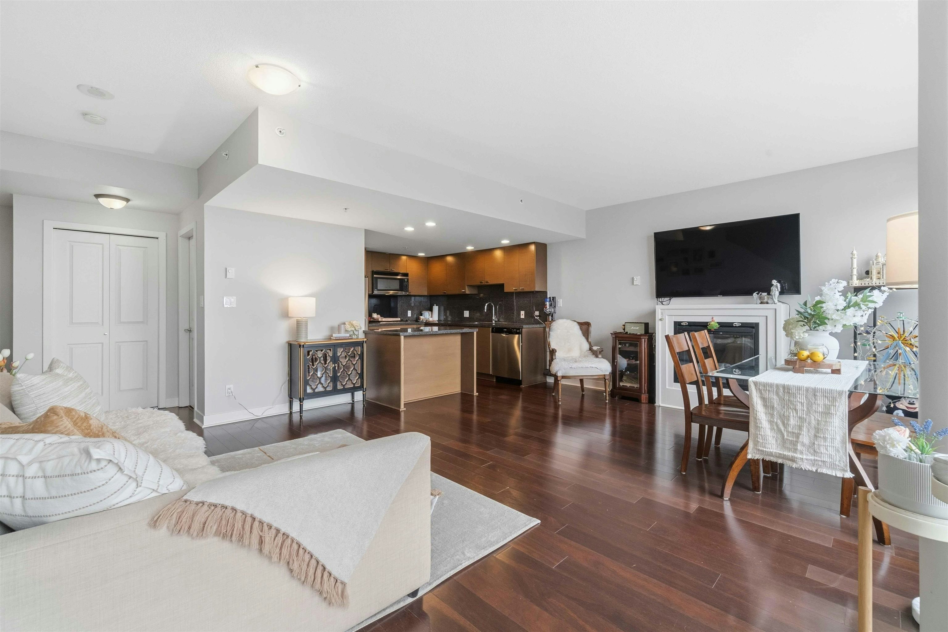 1805-6333 Katsura Street - 3