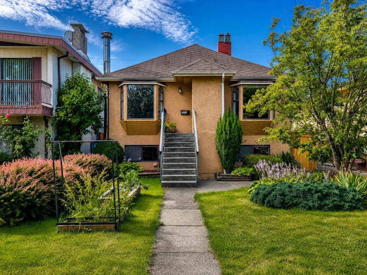 2576 Parker Street, Vancouver, BC, V5K 2T3
