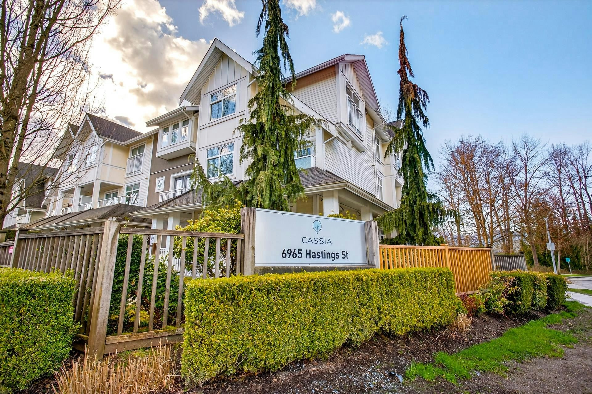 8-6965 Hastings Street, Burnaby, BC, V5B 1S9