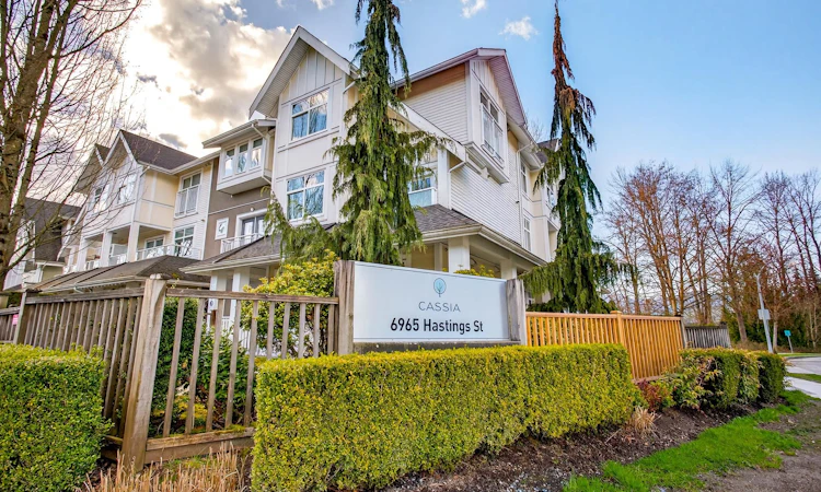 8-6965 Hastings Street