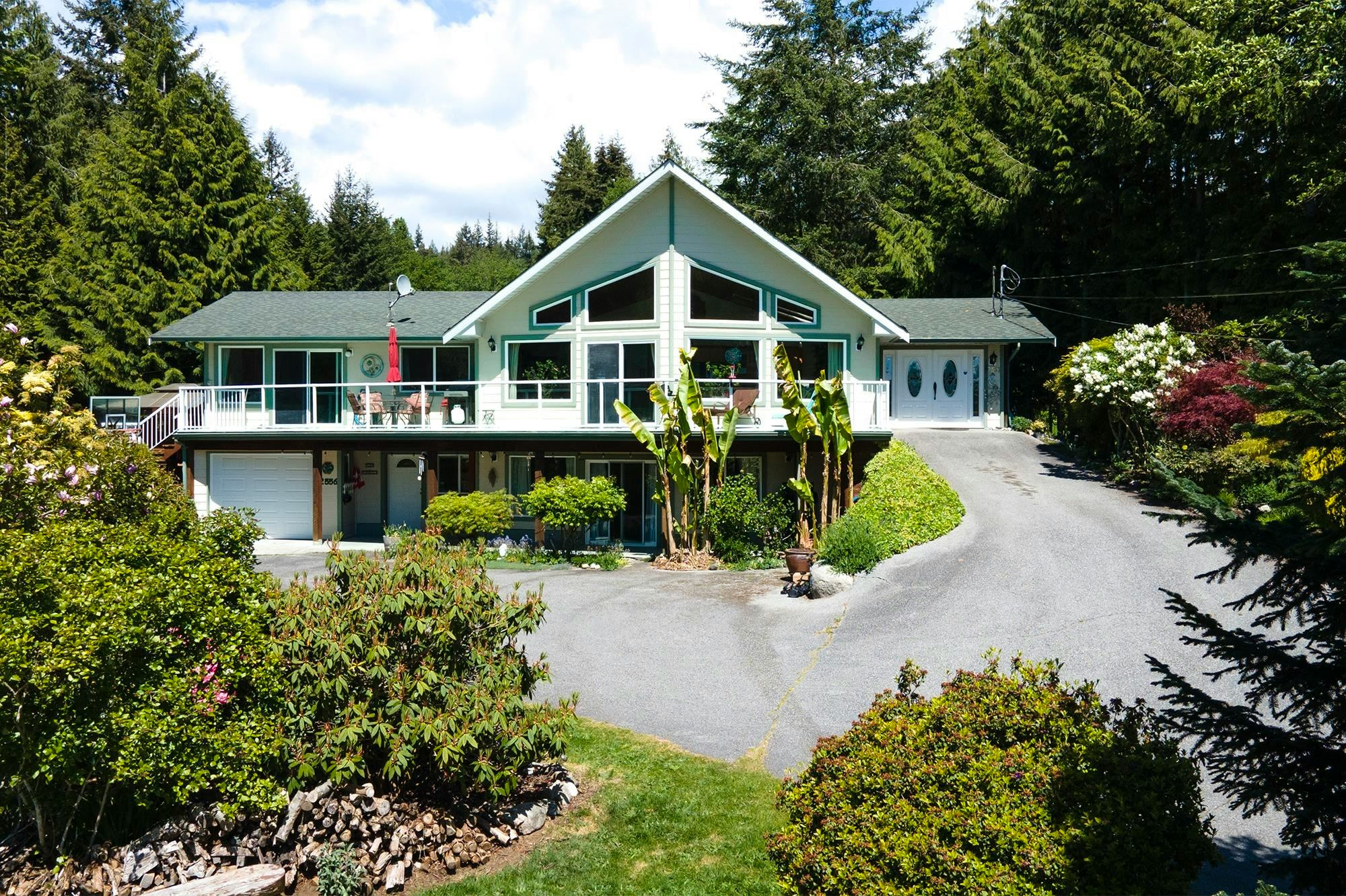 2556 Lower Road, Roberts Creek, BC, V0N 2W4