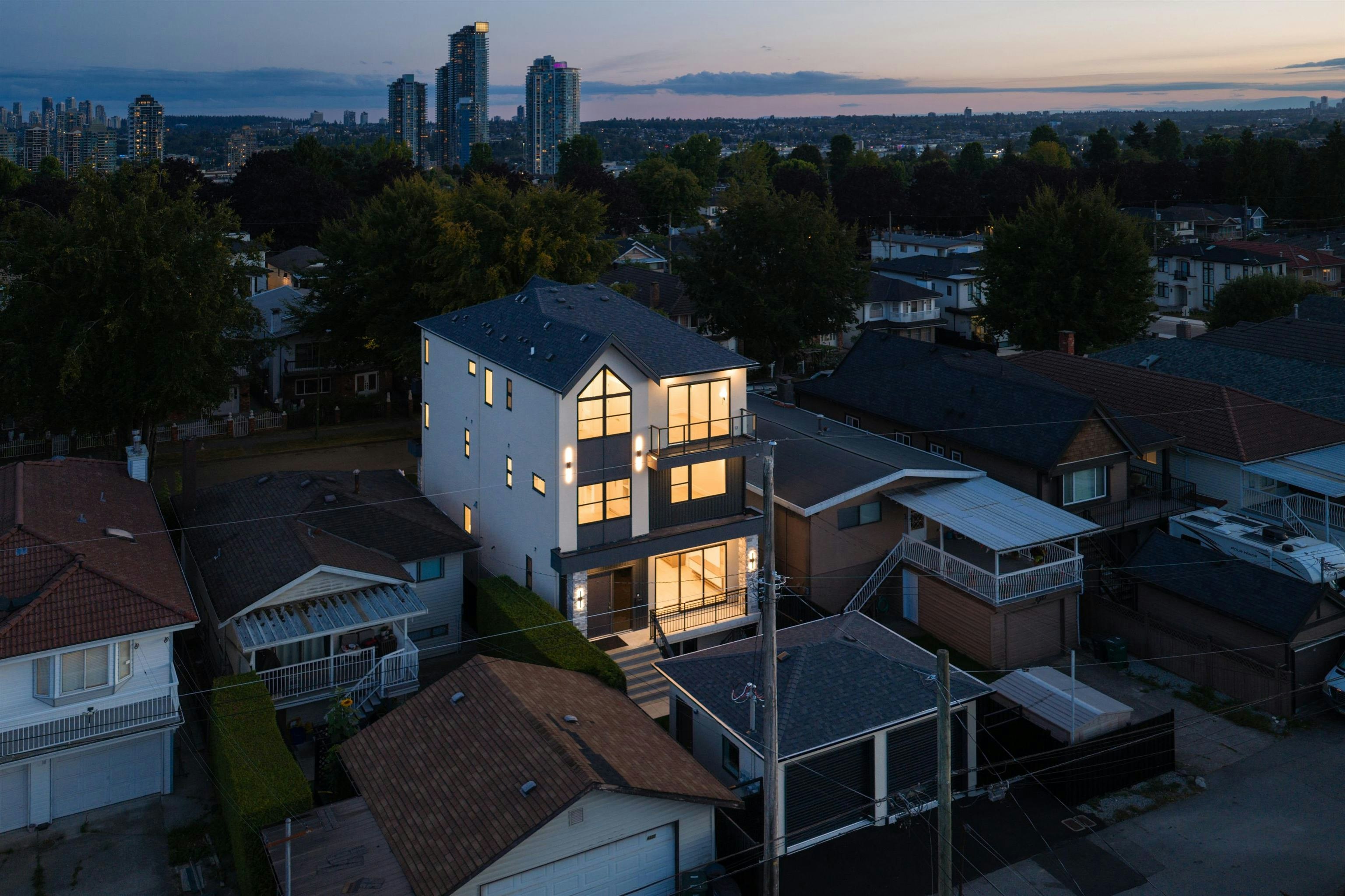 2-4331 Union Street, Burnaby, BC, V5C 2X5