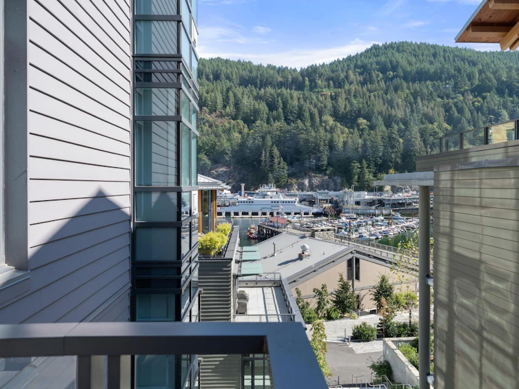 404-6699 Nelson Avenue, West Vancouver, BC, V7W 2B2 - 2